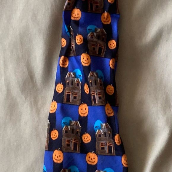 Men’s Holiday 100% silk tie bundle (2) - Picture 8 of 11